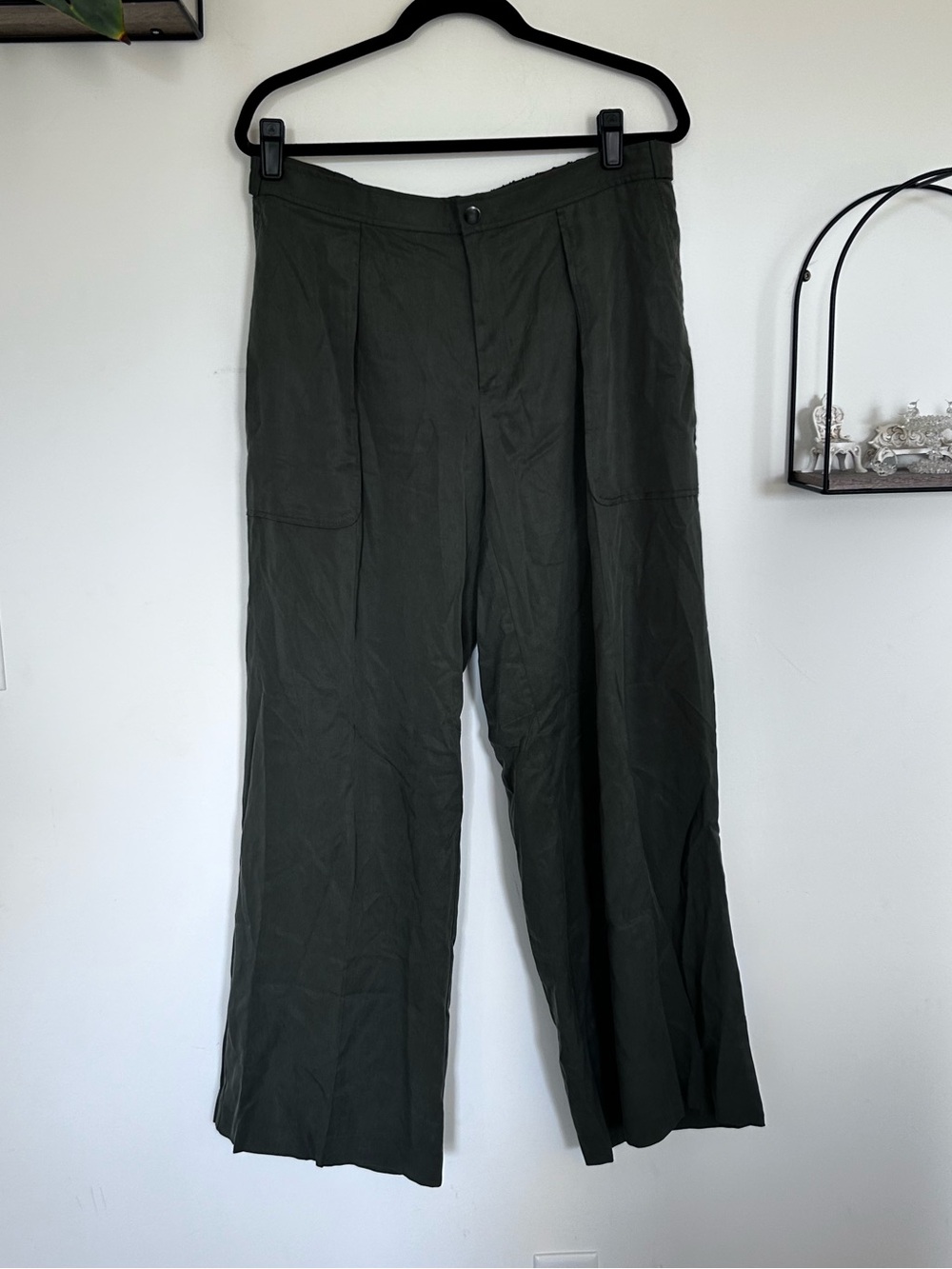 NWT Banana Republic Factory Army Green Wide Leg 100% Tencel Pants Size Large